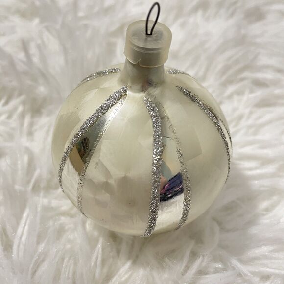 Lot of 6 Hand Mouth Blown Vintage Glass Christmas Ornament 3 in. - Picture 4 of 9